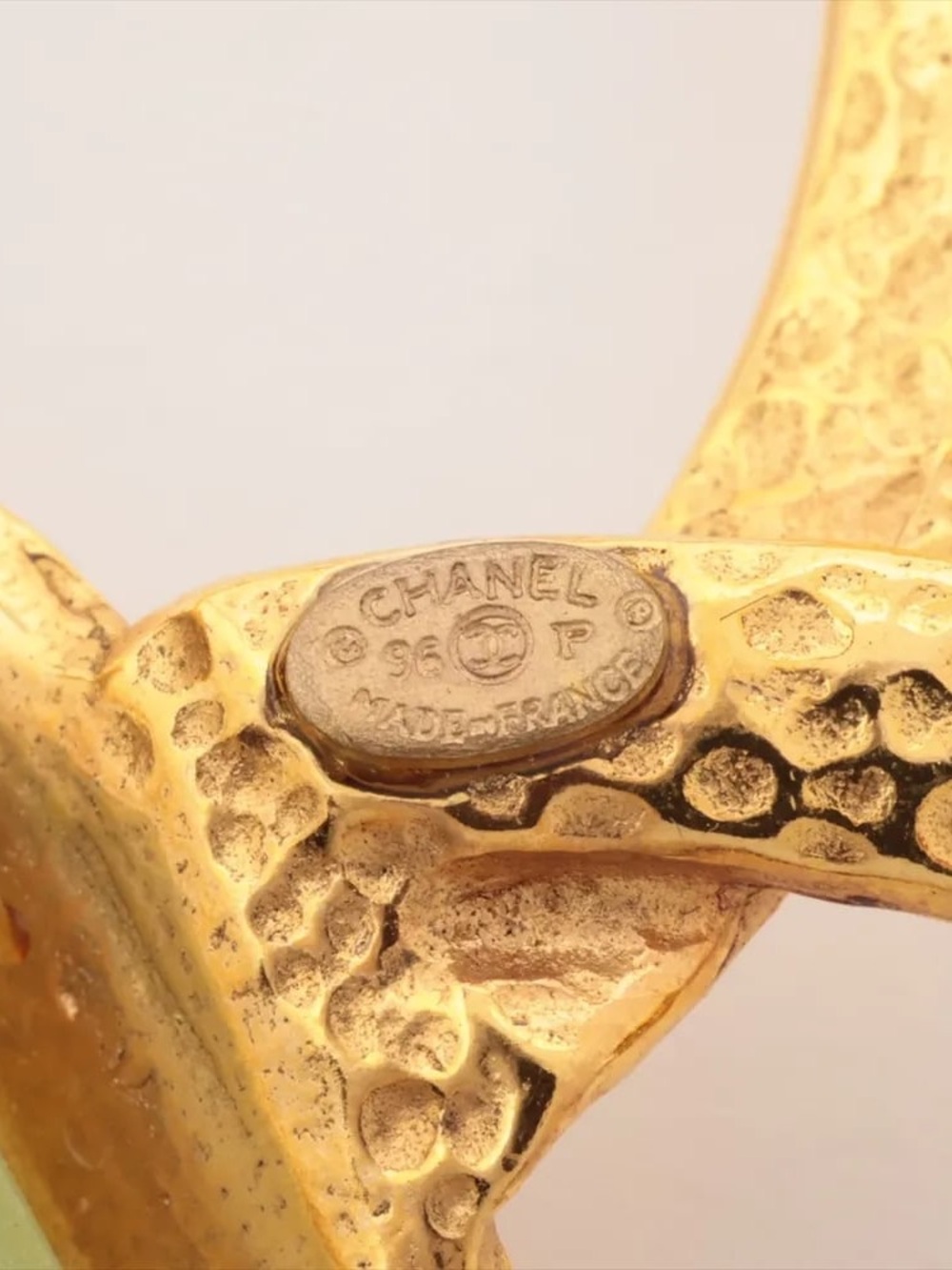 Authentic CHANEL 1996 Gripoix stone gold plated brooch - Picture 11 of 11
